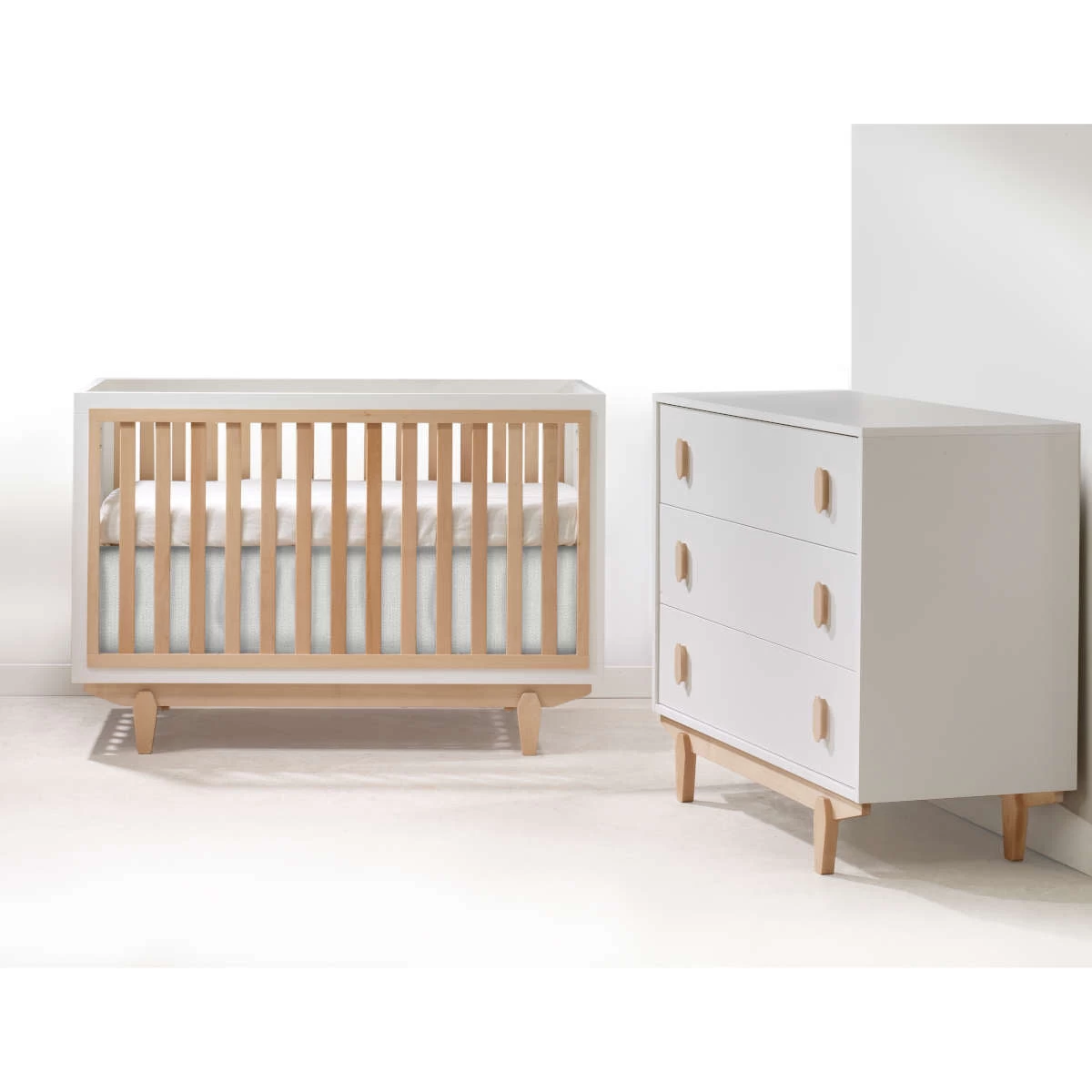 Tulip Tate Collection Classic Crib + 3-Drawer Dresser Set 3 Tulip Tate Collection Classic Crib + 3-Drawer Dresser Set